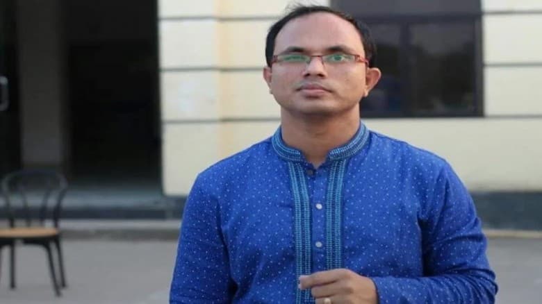 সরকারি কলেজ ফাঁকি দিয়ে বেসরকারি বিশ্ববিদ্যালয়ে  ক্লাস নেয়ায় শিক্ষার্থীদের ক্ষোভ প্রকাশ