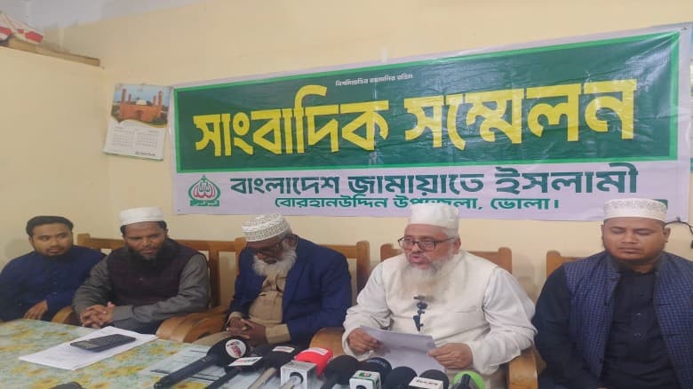 বোরহানউদ্দিনে জামায়াত নেতার বাড়ির পিছনে  দেশীয় অস্ত্র উদ্ধারের ঘটনায় রহস্য, তদন্ত দাবি