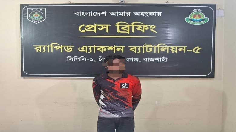 চাঁপাইনবাবগঞ্জে ১৮ কেজি গাঁজাসহ ট্রাক চালক গ্রেফতার