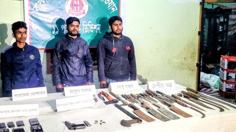 বগুড়ায় গুলিভর্তি পিস্তল ও দেশীয় অস্ত্রসহ বিএনপির তিন নেতাকর্মী গ্রেফতার