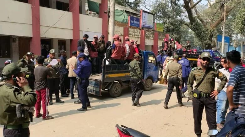আখাউড়ায় নির্বাচন ও গণভোট উপলক্ষে ভোটগ্রহণ সামগ্রী বিতরণ সম্পন্ন