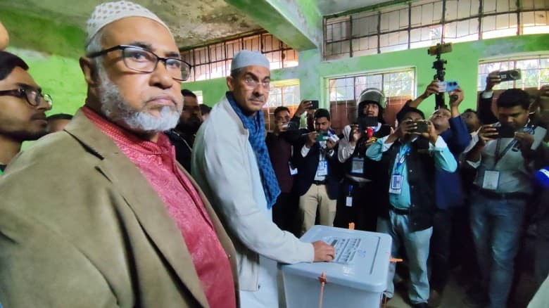 ভোট দিয়ে শান্তিপূর্ণ পরিবেশের প্রত্যাশা জানালেন এ্যানি