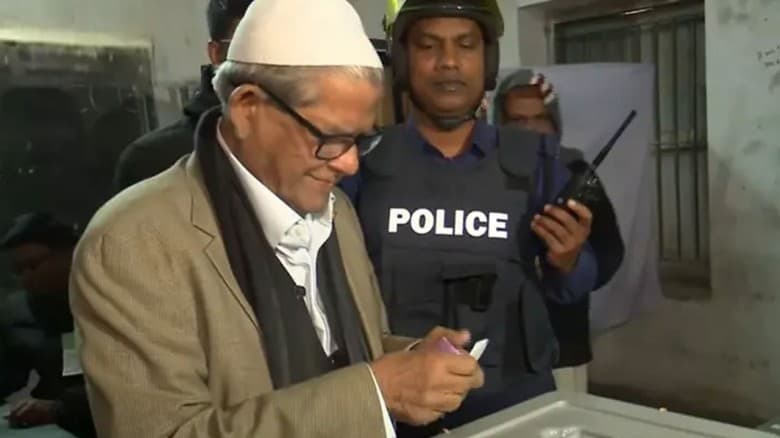 ভোট দিলেন মির্জা ফখরুল ইসলাম আলমগীর