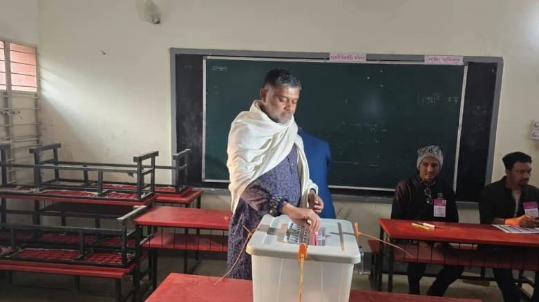 নিজ আসনে ভোট দিলেন  শিশির মনির