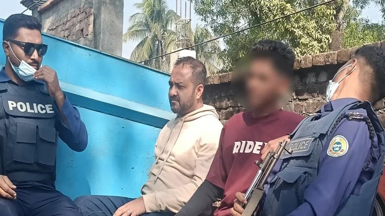জাল ভোট দেওয়ার চেষ্টা ও গোপনকক্ষের ছবি তোলায় আটক ৩