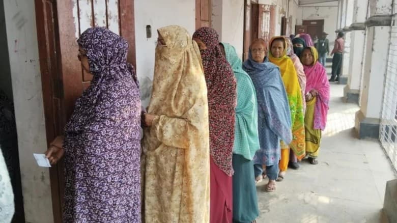 বগুড়া-৬: ভোট লাইনে প্রধানমন্ত্রী কে হবেন নিয়ে বাকবিতণ্ডা