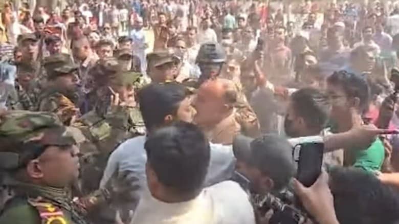 ভোটকেন্দ্রে অবরুদ্ধ নাসিরুদ্দীন পাটওয়ারী, উদ্ধার করল সেনাবাহিনী