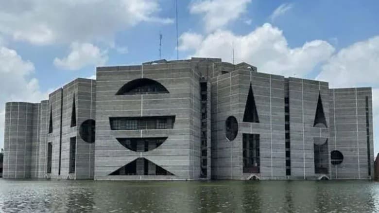 নতুন সংসদ সদস্যদের শপথ পড়াবেন সিইসি  সরকার গঠন হতে পারে সোম বা মঙ্গলবার
