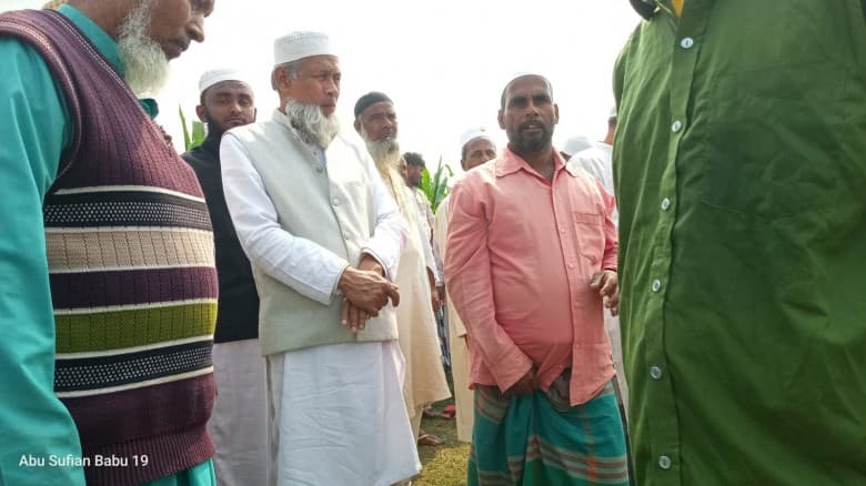 ঠাকুরগাঁওয়ে মরহুমা সুহাগীর জানাজা সম্পন্ন, শোকাহত পরিবারকে সান্ত্বনা দিলেন অধ্যাপক আব্দুল হাকিম