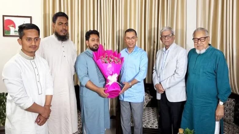 নাহিদ ইসলামের বাসায় তারেক রহমান