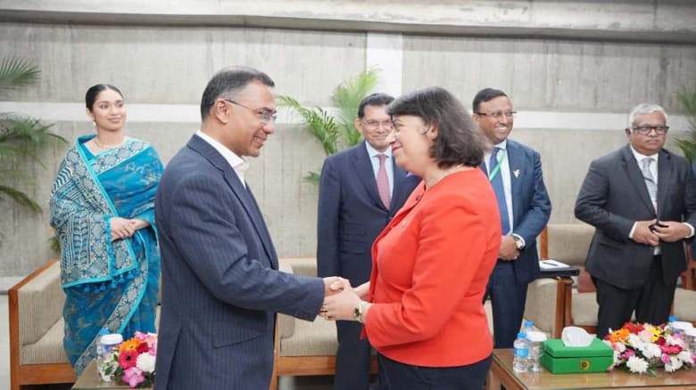 নতুন প্রধানমন্ত্রীর সঙ্গে ব্রিটিশ প্রতিনিধিদলের সাক্ষাৎ