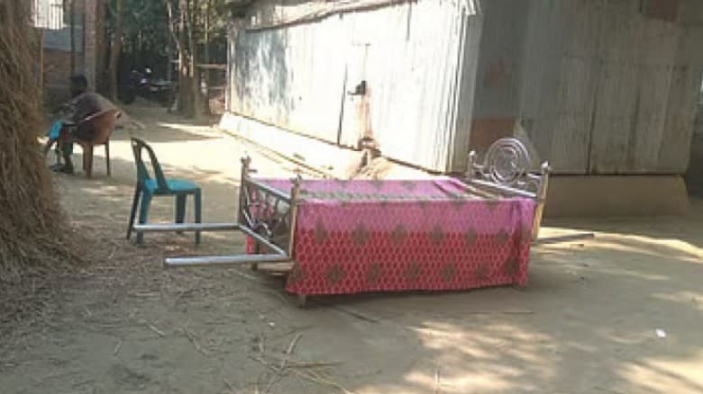 কুড়িগ্রামে সম্পত্তি নিয়ে সন্তানদের মধ্যে বিরোধ, ৩০ ঘণ্টা ধরে মৃত বাবা পড়ে রইলেন জানাজা ছাড়াই