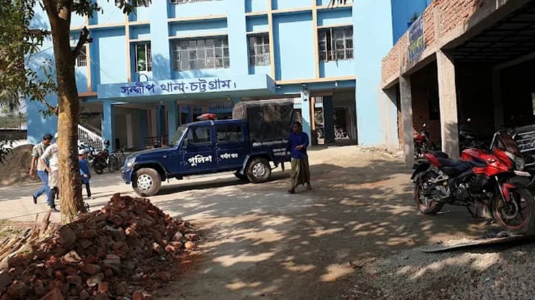 নামাজ রত অবস্থায় মসজিদের ভেতর ছাত্রশিবির নেতাকে মারধরের অভিযোগ