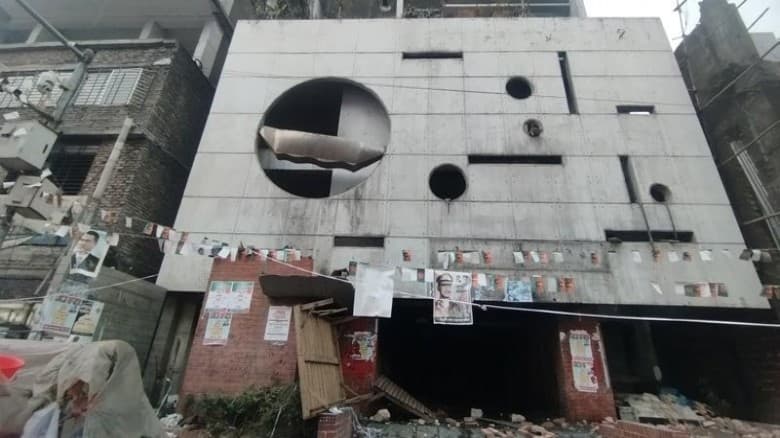 আওয়ামী লীগের বিভিন্ন কার্যালয়ে নেতাকর্মীদের প্রবেশের চেষ্টার নেপথ্যে কী