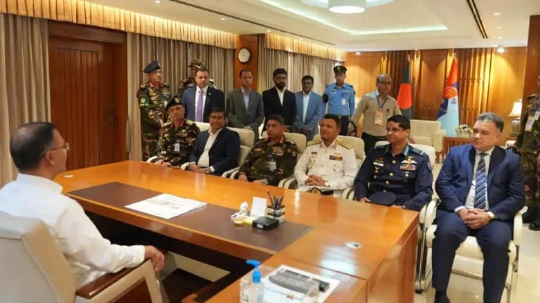 সশস্ত্র বাহিনী বিভাগে প্রথমবার অফিস করলেন প্রধানমন্ত্রী