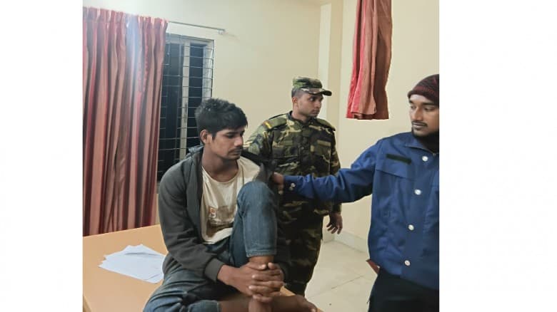 বান্দরবানে পাহাড়ি সংগঠনের নামে চাঁদা দাবি, আটক যুবকের আত্মহত্যার চেষ্টা