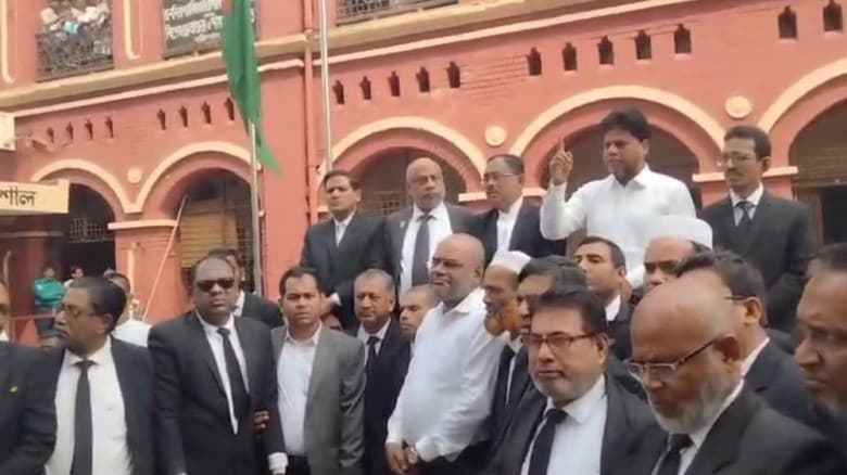 আওয়ামী সংসদ সদস্য মো.ইউনুসকে জামিন দেওয়ায় ক্ষুব্ধ বিএনপিপন্থী আইনজীবীরা