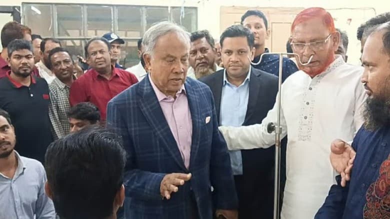 এমপি আসার খবরে রোগীদের সরিয়ে হাসপাতালের বেডে ২৩ নেতাকর্মী!পরে চলে যান