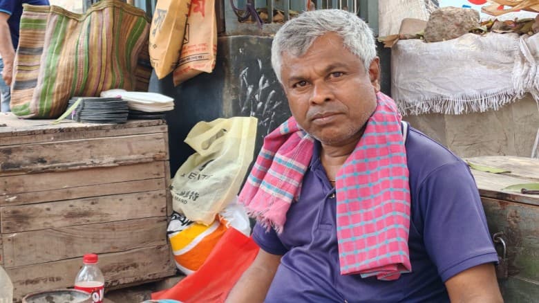 জীবনের হিসাব মেলেনি, তবু থেমে নেই লড়াই