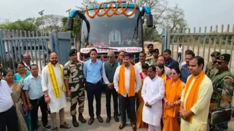 আখাউড়া সীমান্ত দিয়ে দেড় বছর পর ফের চালু আগরতলা-ঢাকা বাস সার্ভিস