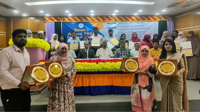 কুবি বিজ্ঞান অনুষদের উদ্যোগে ২৮ শিক্ষার্থীকে ডিনস অ্যাওয়ার্ড প্রদান