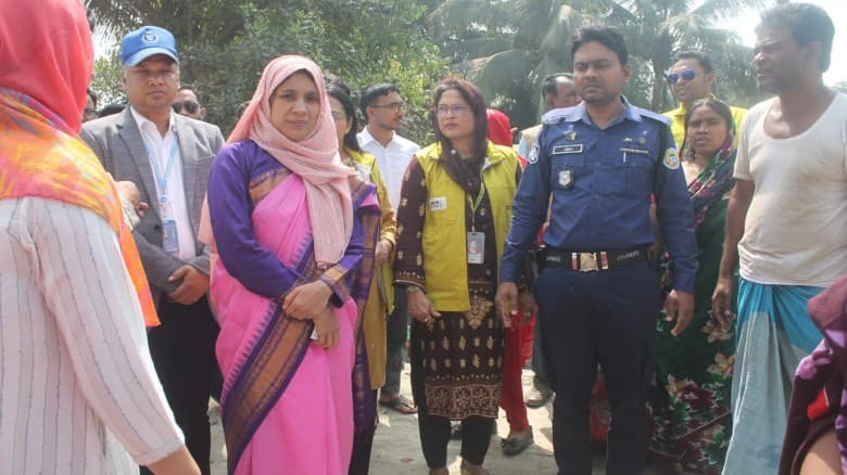 বরগুনার খাকদন নদীর পাড়ে ৬২৮ মিটার রিং বেড়িবাঁধ উদ্বোধন