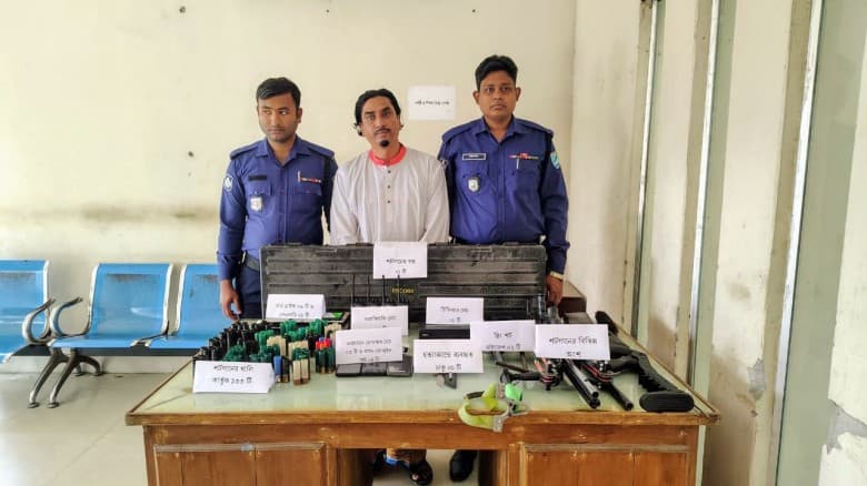 শরীয়তপুরে খাদেম হত্যা: গদীনশীন পীর গ্রেপ্তার