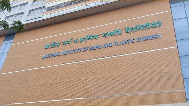 রাজধানীতে কামারপাড়ায় গ্যাস লিকেজে বিস্ফোরণ, ১০ জন দগ্ধ