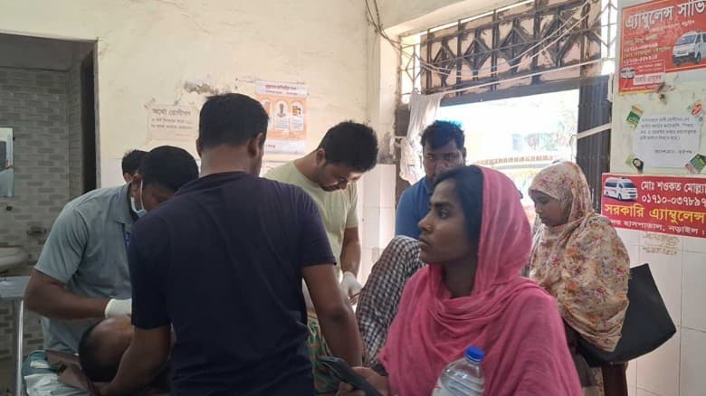 নড়াইলের লোহাগড়া উপজেলায় দুই গ্রুপের সংঘর্ষে ইউপি সদস্যসহ আহত অন্তত ১৫