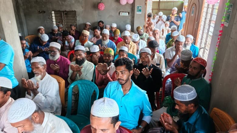 লালমোহনে শ্রমিক কল্যাণ ফেডারেশনের ইফতার মাহফিল