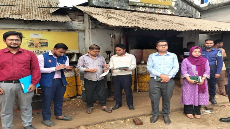 তেল পরিমাপে অনিয়ম: জয়পুরহাটে তিন প্রতিষ্ঠানে ভ্রাম্যমাণ আদালতের জরিমানা