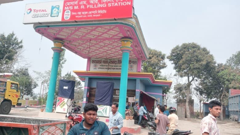 পাম্পে নেই ডিজেল-পেট্রোল, জয়পুরহাটে ভোগান্তিতে কৃষক-চালক