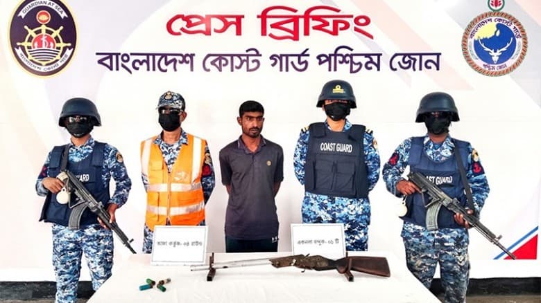 সুন্দরবনে অস্ত্রসহ দয়াল বাহিনীর সদস্য আটক