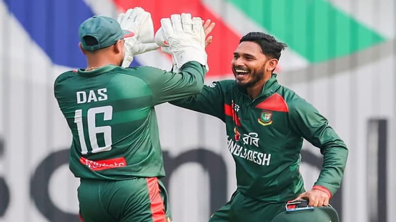 প্রথম ওয়ানডেতে ৭০ রানেই ৬ উইকেট নেই পাকিস্তানের