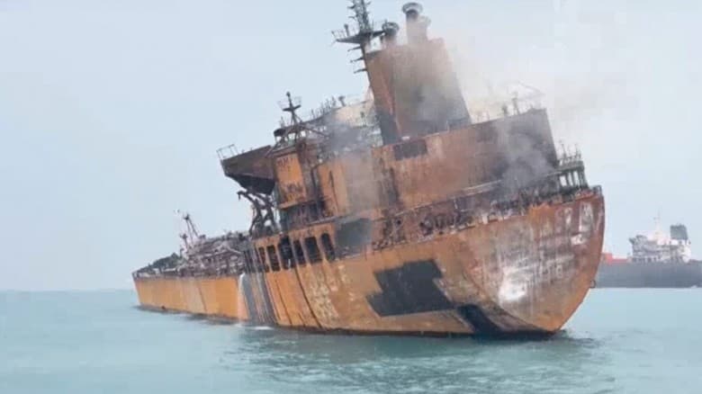 পারস্য উপসাগরে দুটি তেলবাহী ট্যাঙ্কারে হামলা, অন্তত একজন নিহত