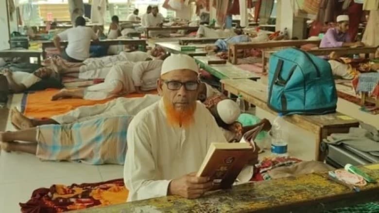 যশোরে এক মসজিদে বিদেশি মুসল্লি সহ ১৬০০  ইতিকাফে