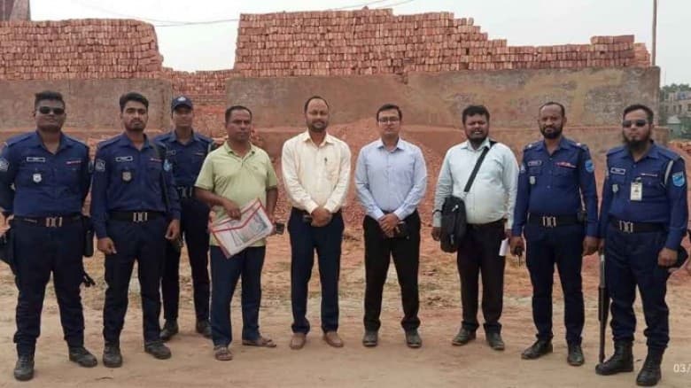 শরীয়তপুরে ইটভাটায় অভিযান, দেড় লাখ টাকা জরিমানা ভ্রাম্যমাণ আদালত