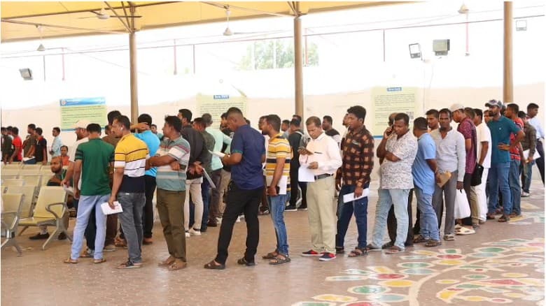 আটকা পড়া প্রবাসীদের স্বস্তির খবর দিয়েছে সংযুক্ত আরব আমিরাত