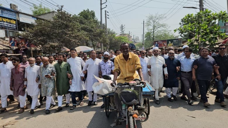 সংঘর্ষে নিহত কৃষকদল নেতার লাশ নিয়ে বিএনপির বিক্ষোভ