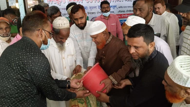 চাঁপাইনবাবগঞ্জ পৌরসভায় ঈদ উপলক্ষে  ভিজিএফ চাল বিতরণ কার্যক্রমের উদ্বোধন
