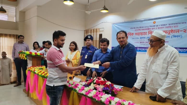 ঈদুল ফিতর উপলক্ষে নড়িয়ায় দুস্থদের মাঝে মানবিক সহায়তা বিতরণ