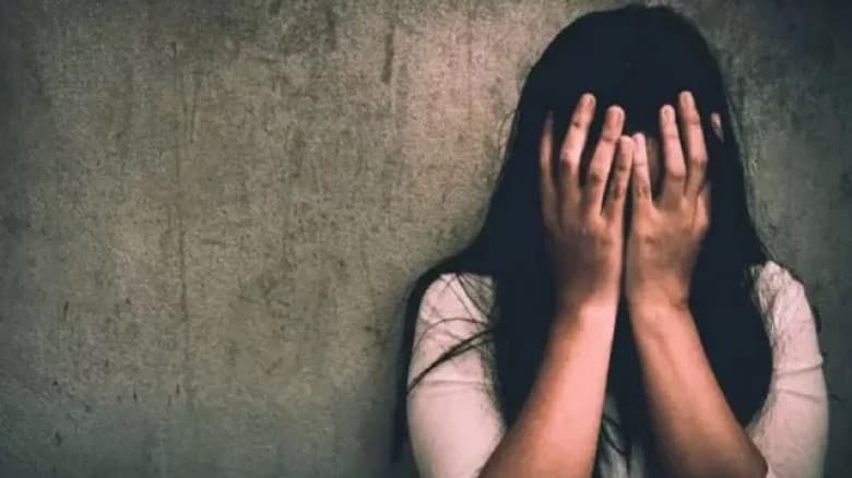 শ্লীলতাহানির অভিযোগে বিএনপি  নেতাকে জুতাপেটা ও জরিমানা