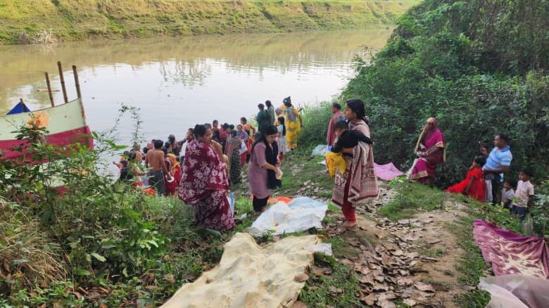 আক্কেলপুরে শতবর্ষের ঐতিহ্য—বারুণী গঙ্গা স্নানে হাজারো পূণ্যার্থীর ঢল