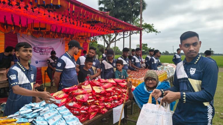 ঈদে ২৫০ পরিবারে হাসি: কলারোয়ার ডিলাইটেড ক্লাবের ব্যতিক্রমী মানবিক উদ্যোগ