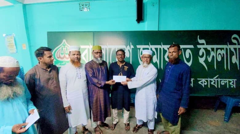 জামায়াত ইসলামীর উদ্যোগে জুলাই শহীদ পরিবারের মাঝে নগদ অর্থ উপহার প্রদান