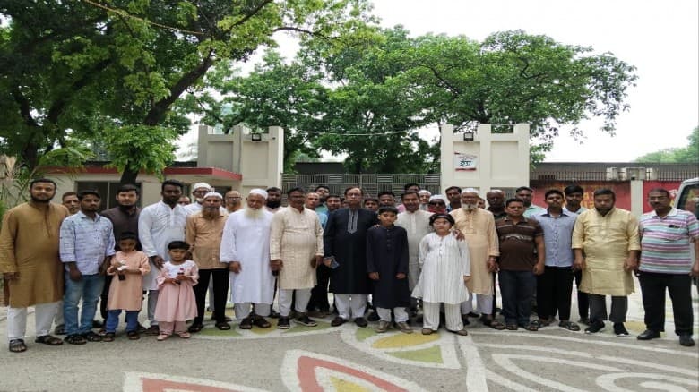 উৎসবের দিনেও যারা অতন্দ্র প্রহরী: বুটেক্স কর্মীদের সাথে উপাচার্যের ঈদ আনন্দ
