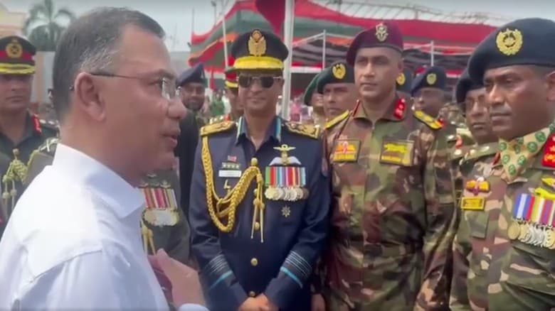 কুচকাওয়াজ শেষে সশস্ত্র বাহিনী সদস্যদের শুভেচ্ছা জানালেন প্রধানমন্ত্রী তারেক রহমান