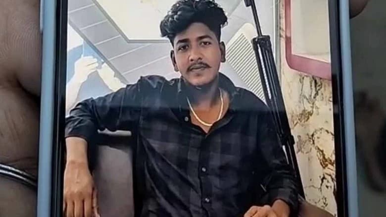 বাগেরহাটে বাড়িতে ঢুকে পুলিশ পরিচয়ে কলেজছাত্রকে ধাওয়া, গুলি করে হত্যা