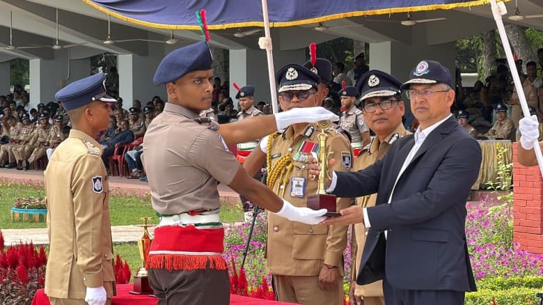 এই পোশাকে পুলিশ বাহিনী সন্তুষ্ট নয়: স্বরাষ্ট্রমন্ত্রী