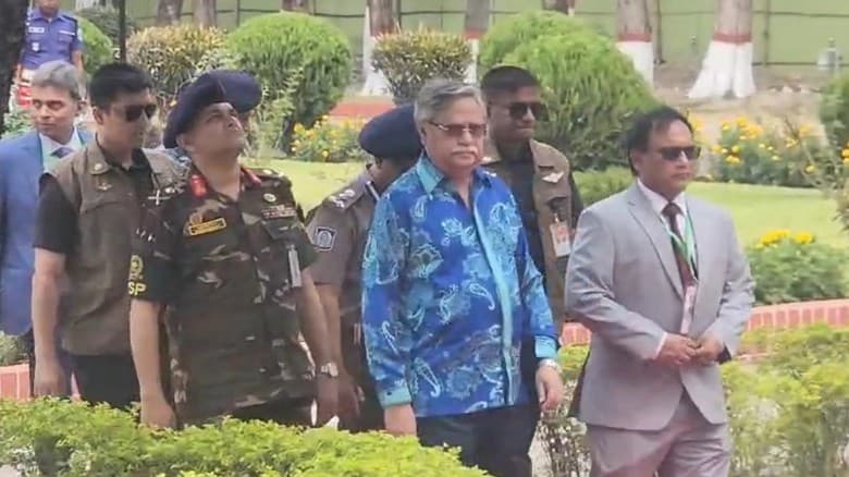 পাবনায় পৌঁছেছেন রাষ্ট্রপতি